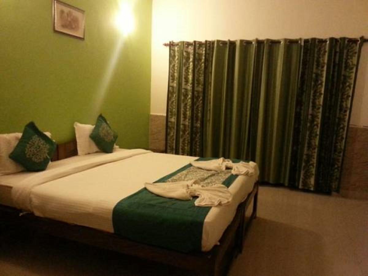 Oceans 7 Inn Calangute Bagian luar foto