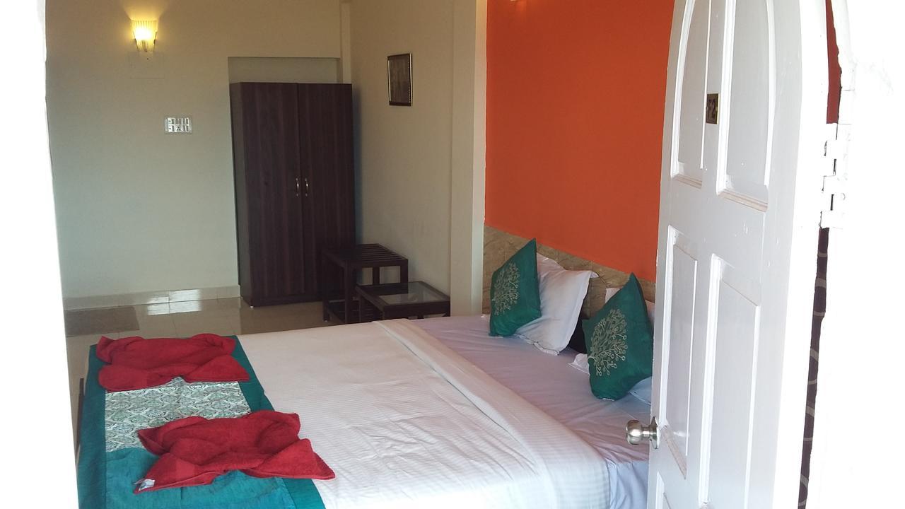 Oceans 7 Inn Calangute Bagian luar foto