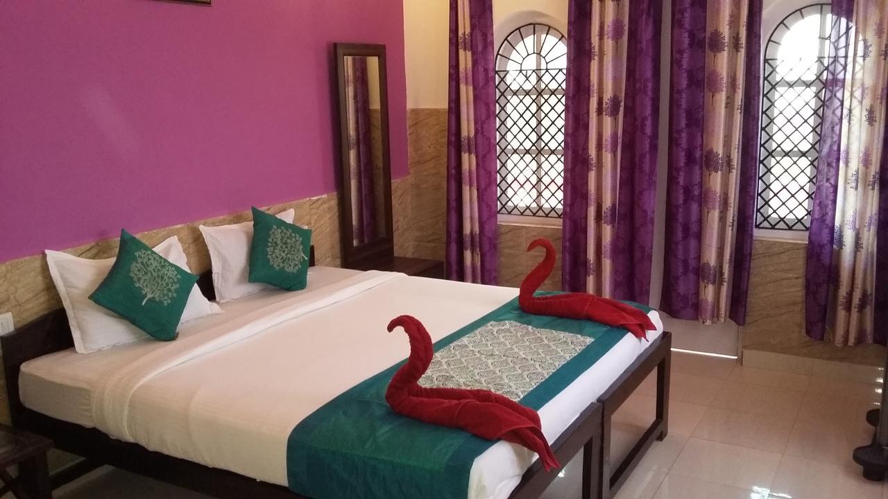 Oceans 7 Inn Calangute Bagian luar foto