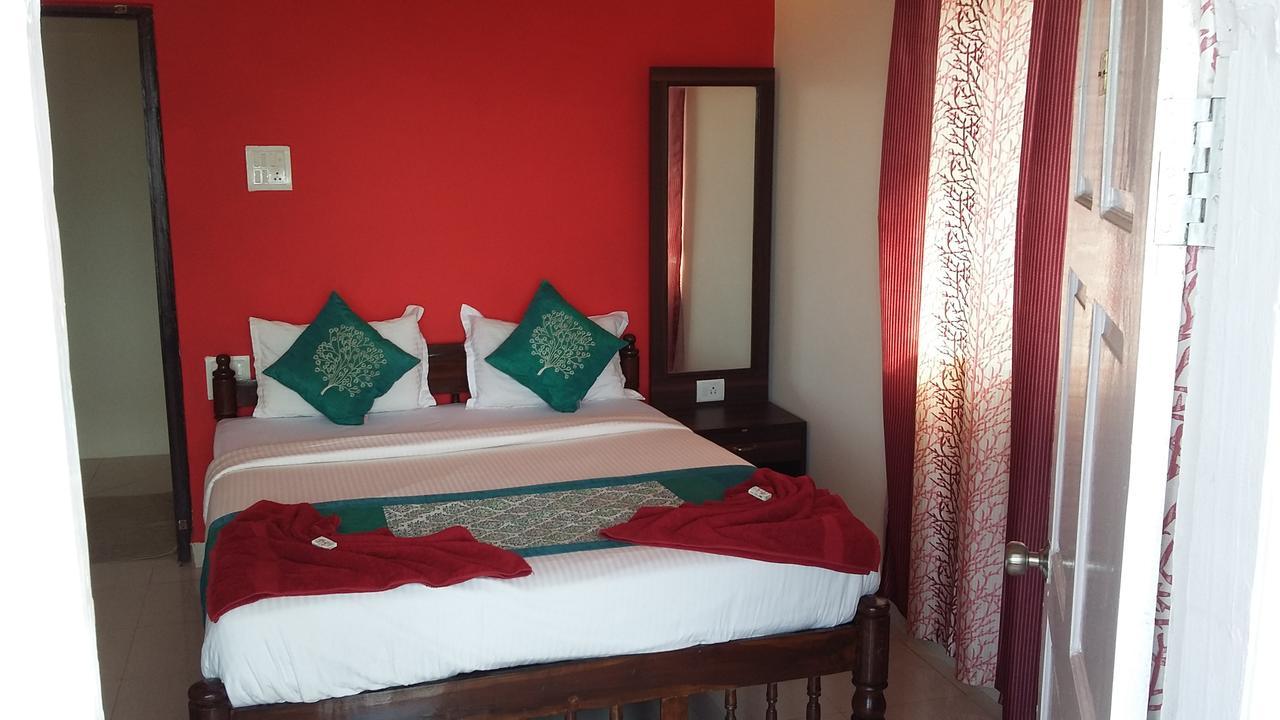 Oceans 7 Inn Calangute Bagian luar foto