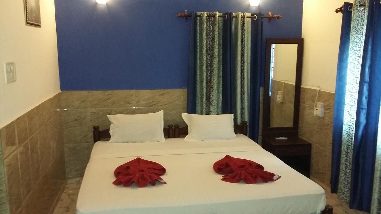 Oceans 7 Inn Calangute Bagian luar foto