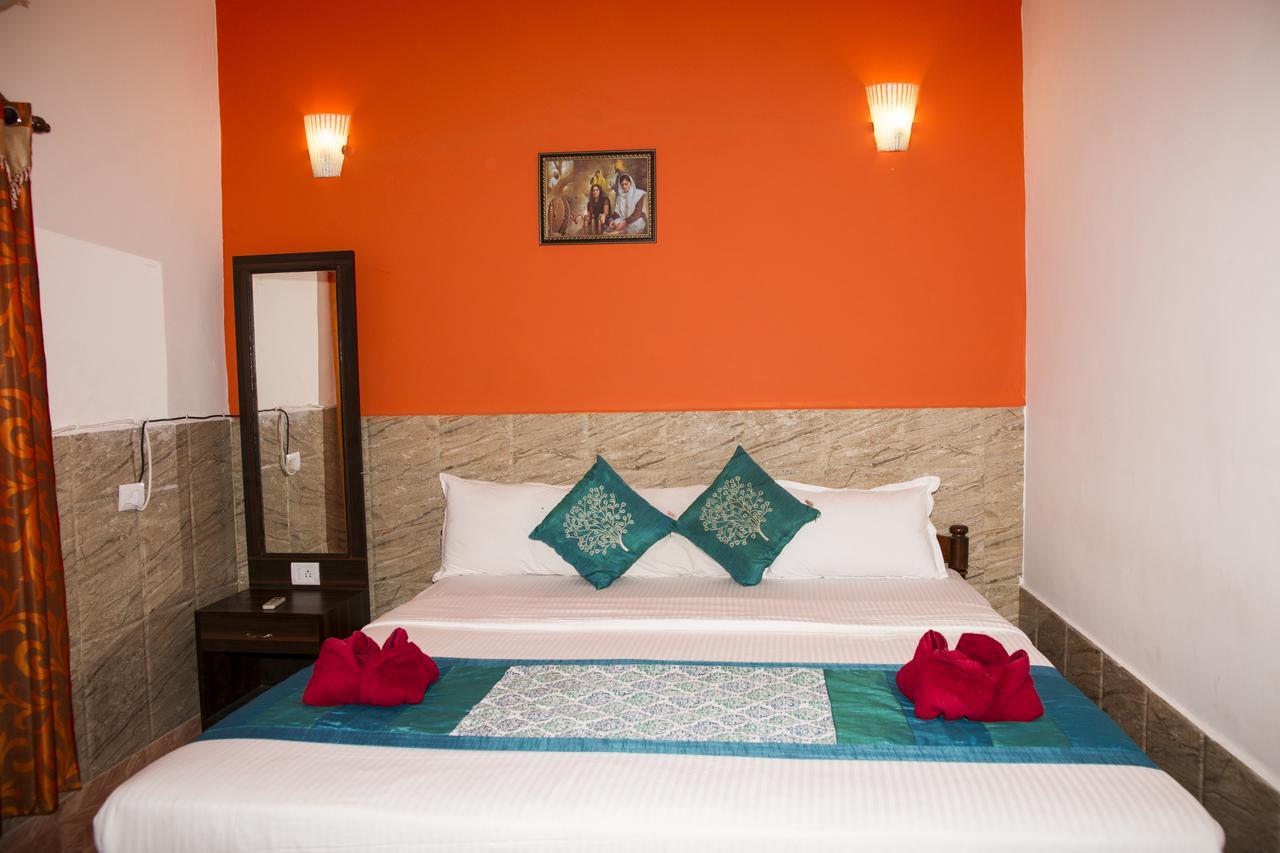Oceans 7 Inn Calangute Bagian luar foto