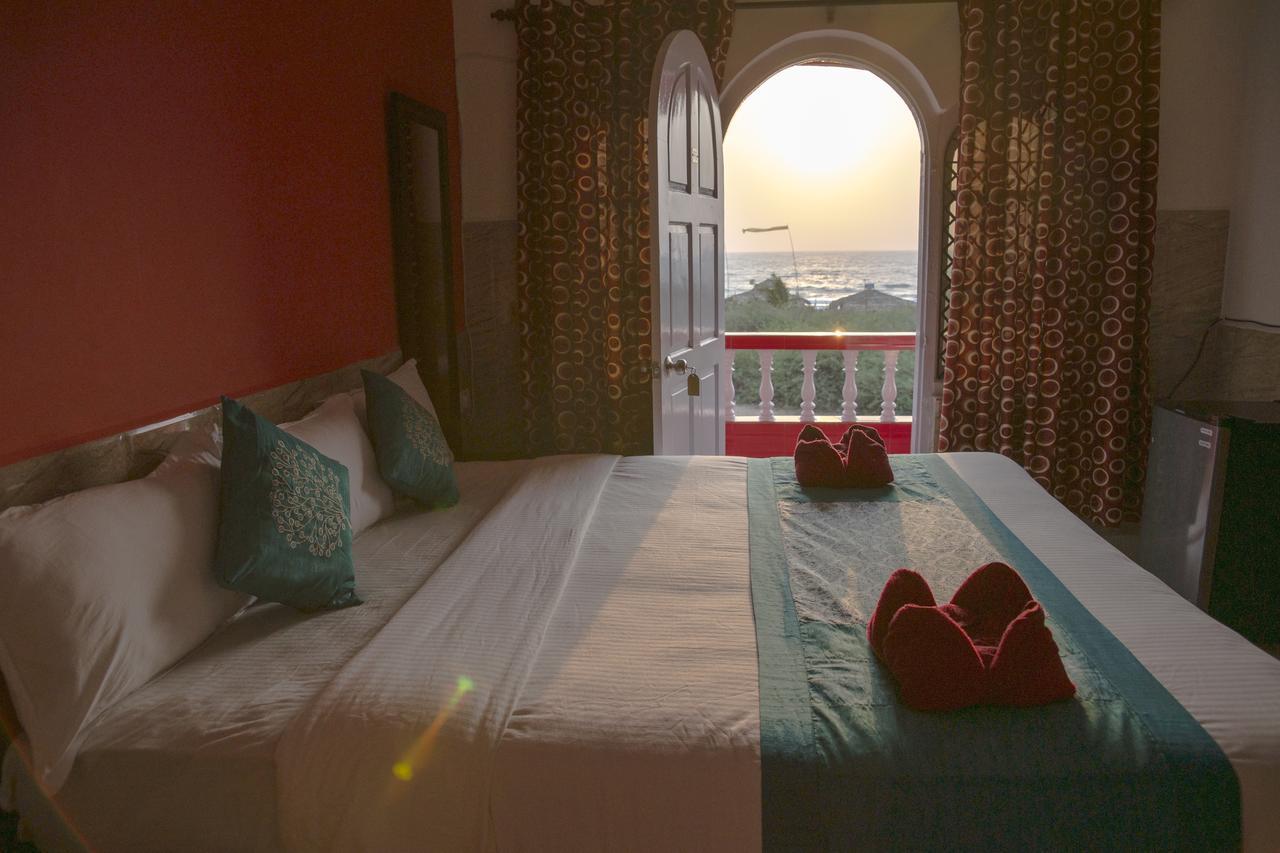 Oceans 7 Inn Calangute Bagian luar foto