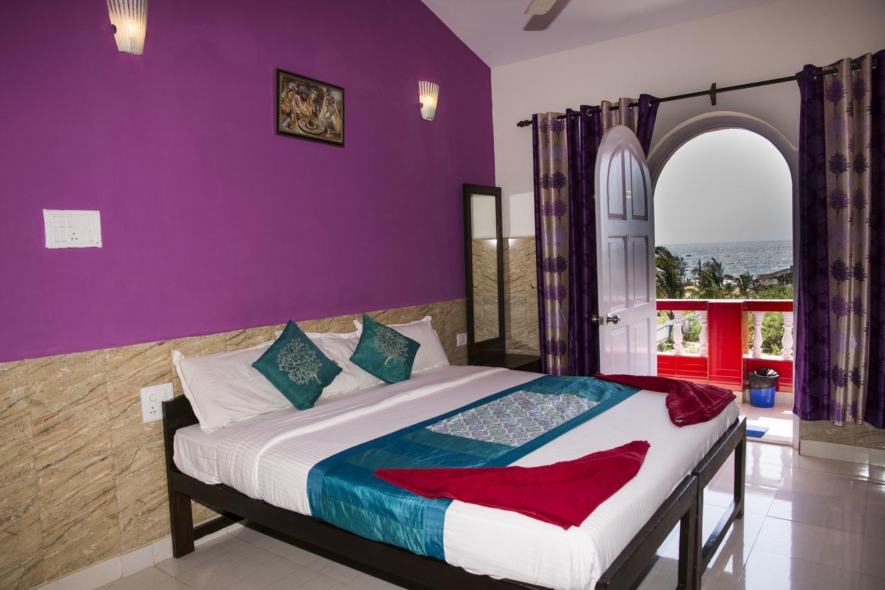 Oceans 7 Inn Calangute Bagian luar foto