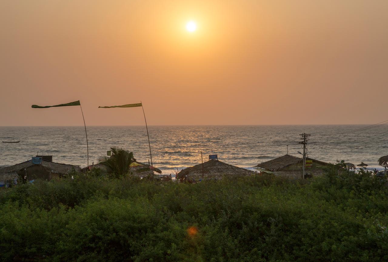 Oceans 7 Inn Calangute Bagian luar foto